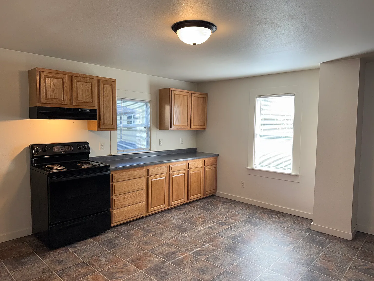 3 bed, $1,050 — Photo 3