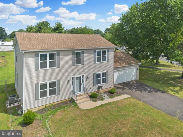 97 Penns Grant Dr, Morrisville, PA 19067