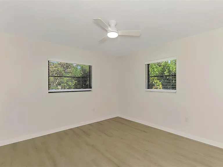2340 Palmetto St — Photo 32