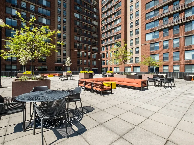 77 Park Avenue — Photo 30