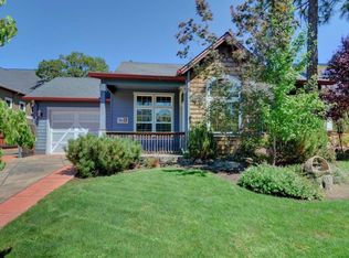 26 Falling Leaf Ln, Eagle Pt, OR 97524