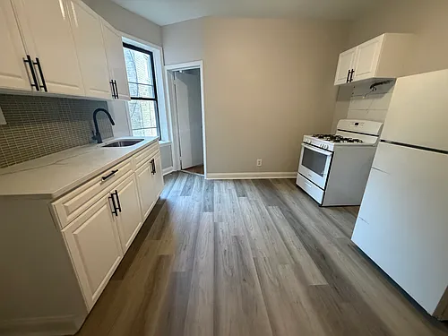 508 67th St Photo 1