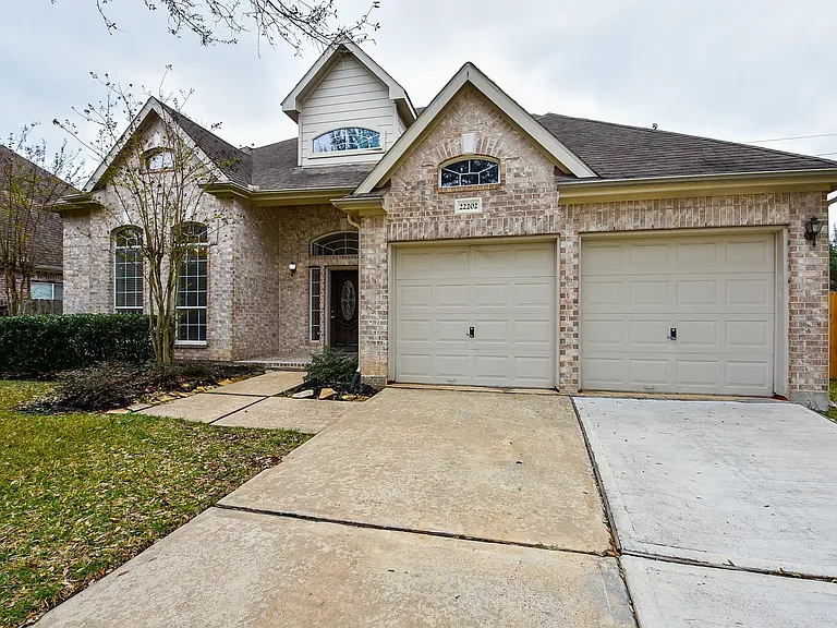 22202 Bent Bridge Ln — Photo 2