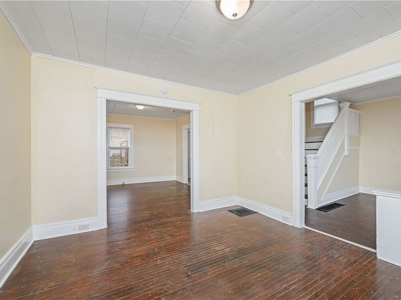 4th image of 797 Seward St