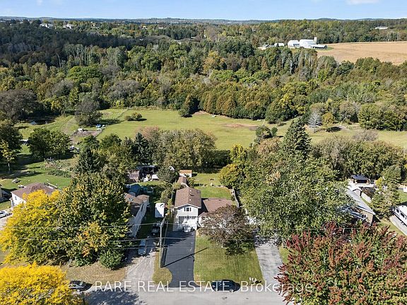 4th image of 27 Carleton Blvd