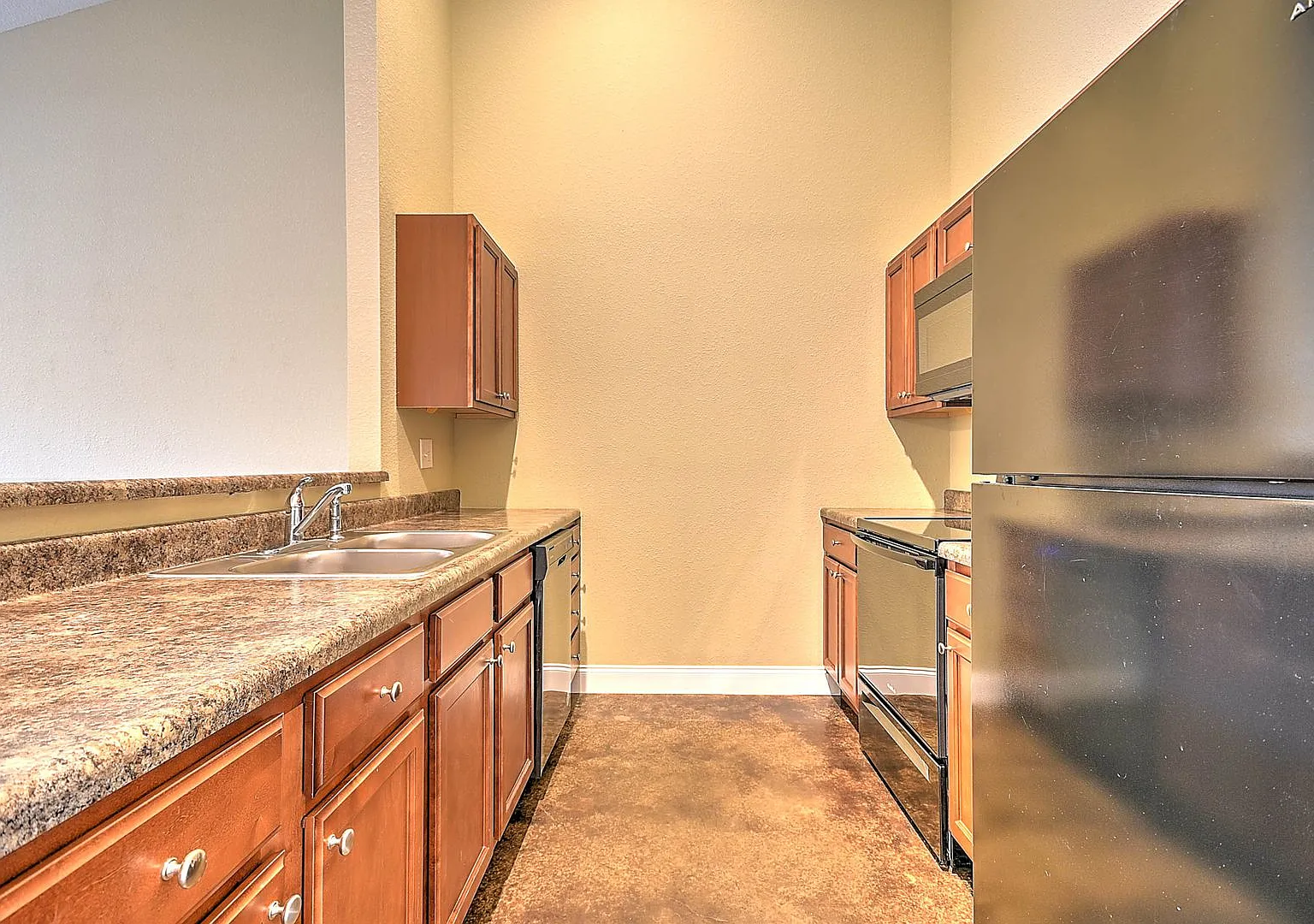 31 Sutter Place — Photo 3