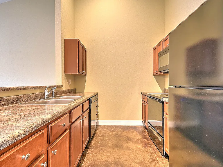 53 Sutter Pl — Photo 2