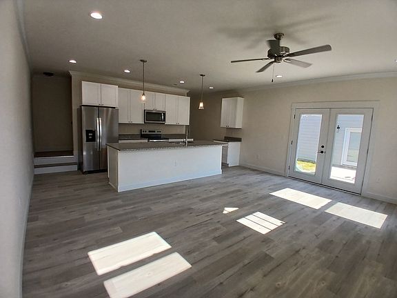 KITCHEN & LIVING ROOM