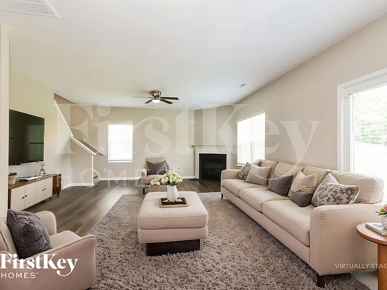 3748 Streamside Dr — Photo 8