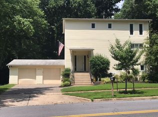 2015 Dundee Rd, Rockville, MD 20850