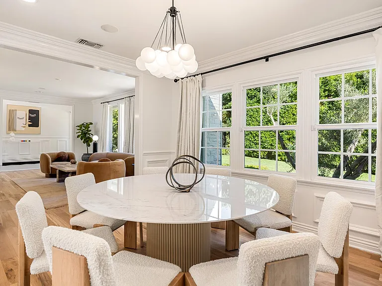 A perfect setting for shared moments in the dining room, featuring a beautiful round table, seating 7 guests.
