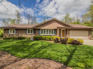 14700 W Crest View Dr, New Berlin, WI 53151