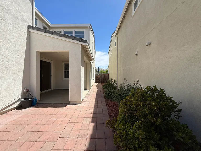 16763 Murphy Ave — Photo 20