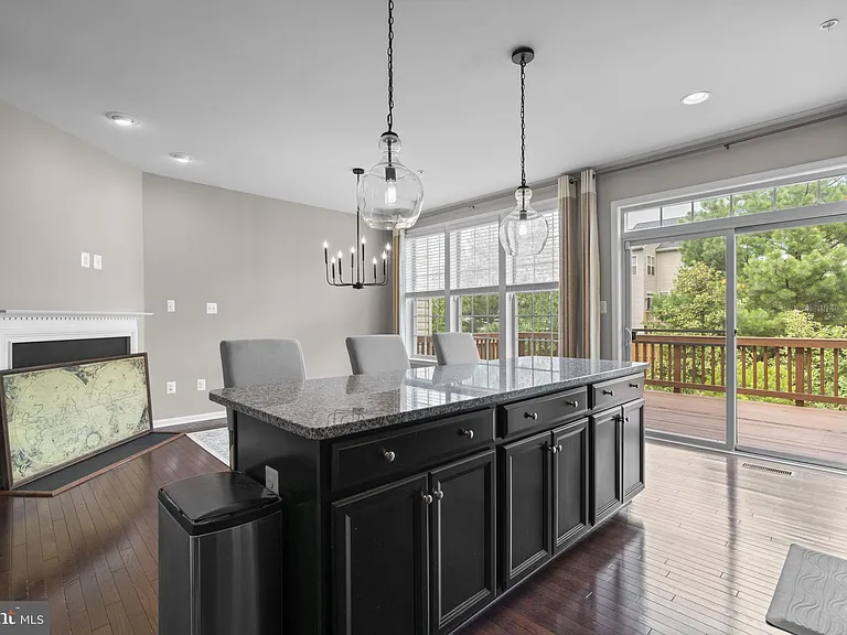 858 Nancy Lynn Ln — Photo 8