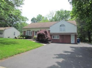 613 W County Line Rd, Hatboro, PA 19040