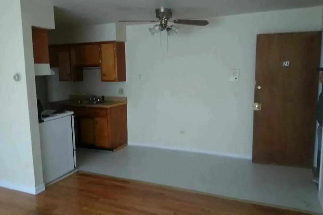 8202 S Commercial Ave — Photo 1