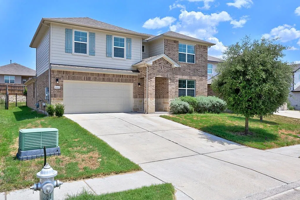 5 bed, 3.0 bath, 2763 sqft, $2,950 — Photo 2