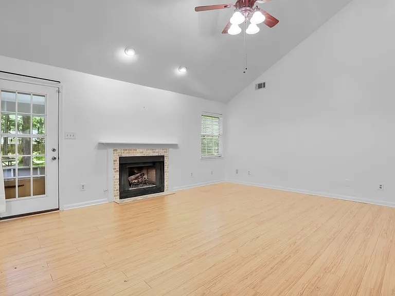 8 N Nicholson Cir — Photo 9