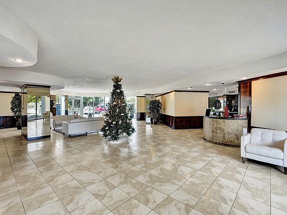5th image of 2841 N Ocean Boulevard #202