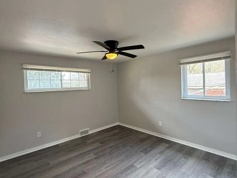 424 Collins Dr — Photo 21