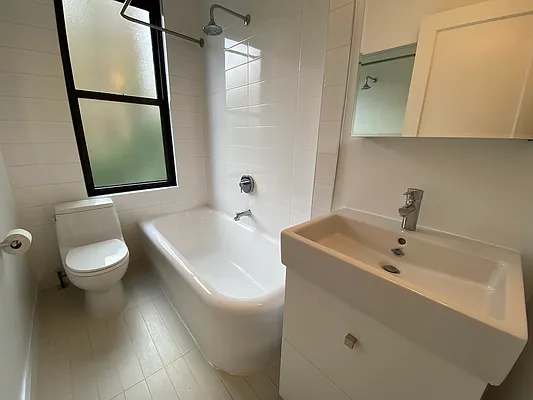 Rented by Stonehenge NYC LLC | media 8