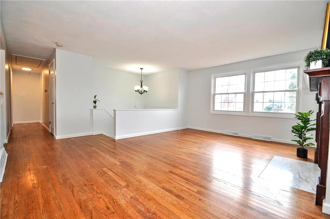 3 bed, 2.5 bath, 1693 sqft, $2,950 — Photo 3