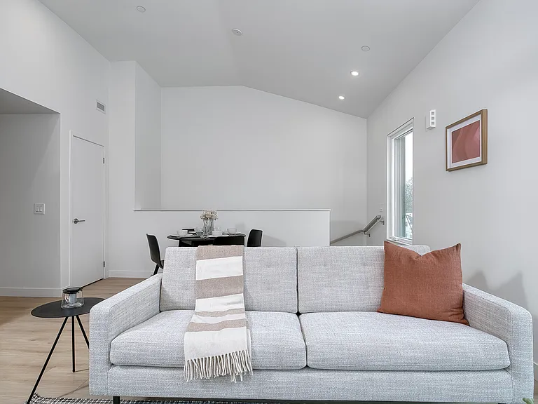 308 Parkside Dr — Photo 8