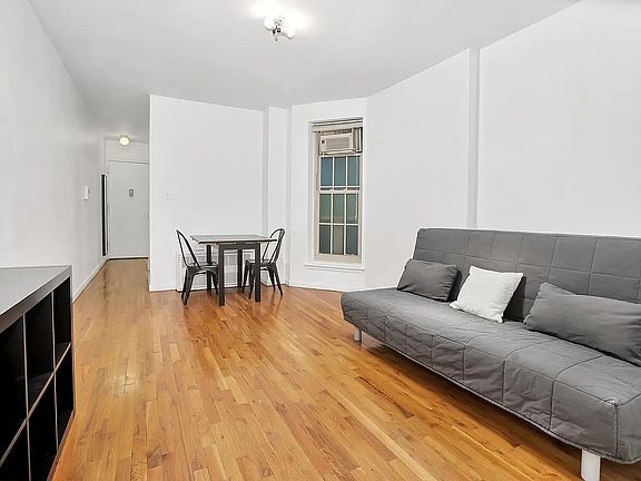 5th image of 325 W 43rd St #3A