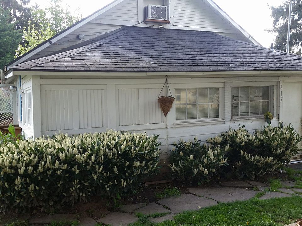 1st image of 615 SE 2nd Ave