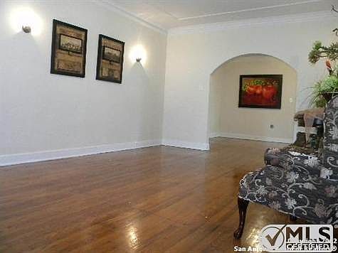 3rd image of 734 Bailey Ave