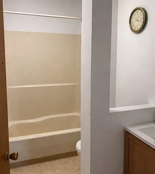 74 Lakewood St #2R — Photo 9