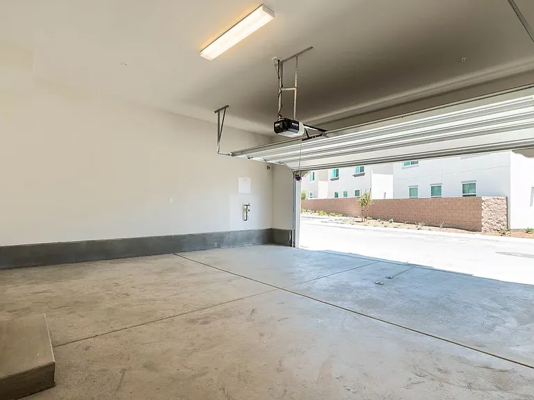 401 Verna St — Photo 16