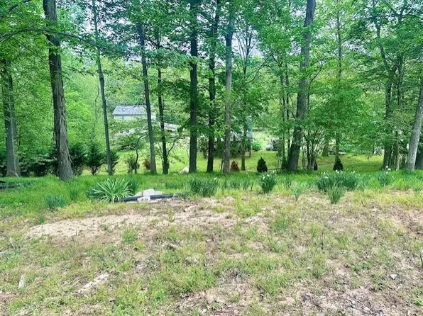 110 Fox Squirrel Dr, Dover, TN 37058