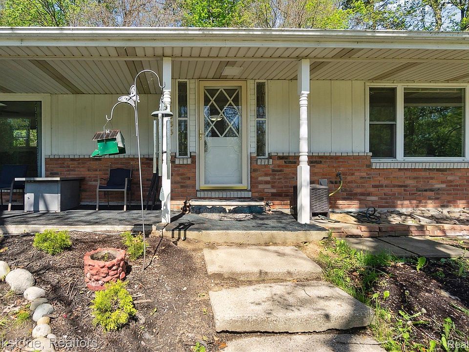 1st image of 11055 White Oak Dr