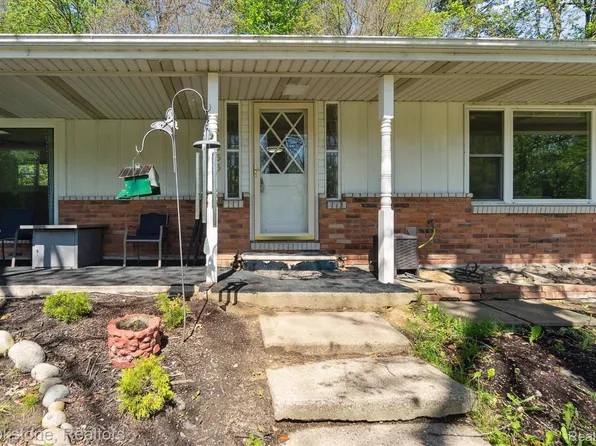 11055 White Oak Dr, Clio, MI 48420