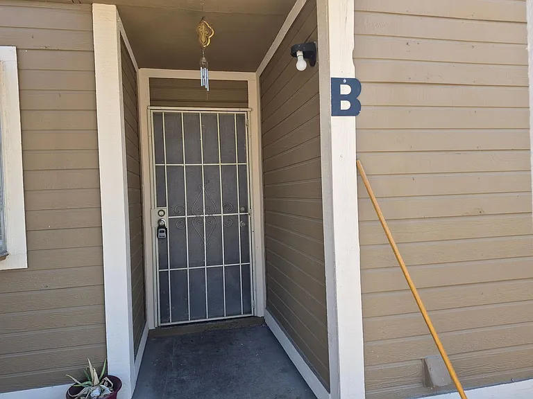 2664 Bryandouglas Dr #B — Photo 2