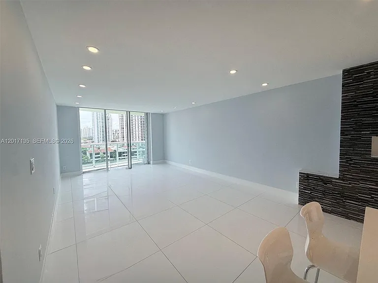 19390 Collins Ave #907 — Photo 4
