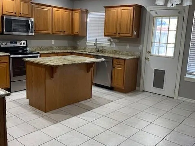 611 Tumbleweed St — Photo 3