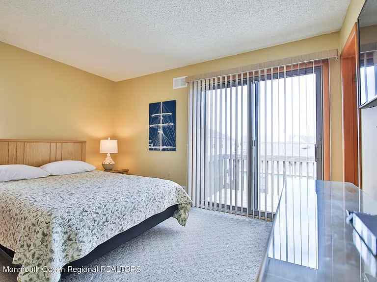 21 Brown Ave — Photo 33