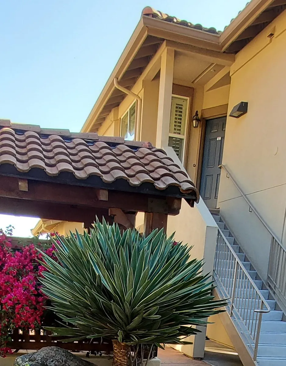 Condo unit - 301 North Ave #207