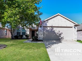 717 Lark Dr, Aubrey, TX 76227