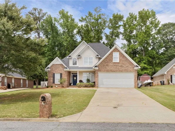 611 Shadow Wood Dr, Smiths Station, AL 36877