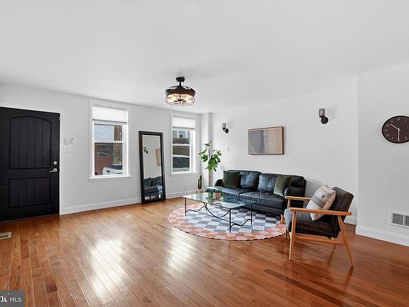 3rd image of 4534 Ritchie St