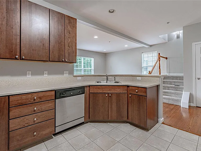 253 Milkweed Dr — Photo 9