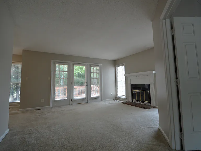 1214 Deptford Ct — Photo 7