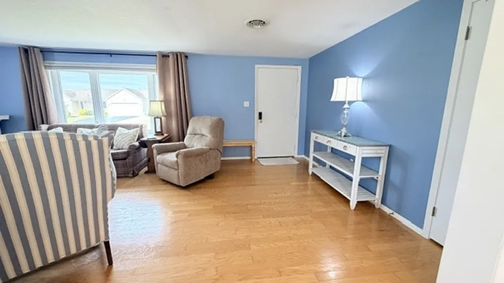 Front Entry and Living Room - 508 Lloyd St