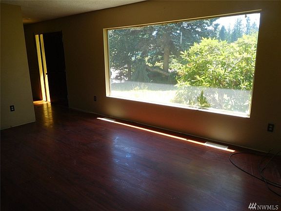 4th image of 270 Sugar Pine Dr