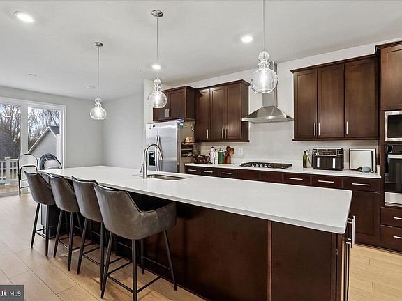4th image of 10800 Blanton Way