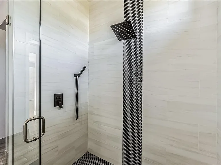 4618 Catalina Ln — Photo 15