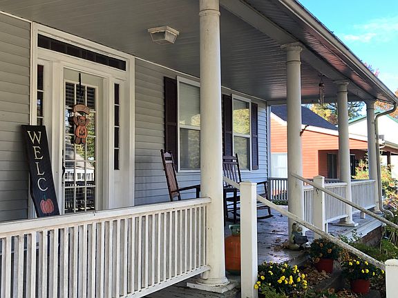 3rd image of 1117 Main St